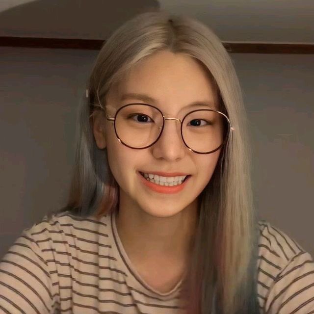 97BCKN's tweet photo. i'm talliyah, i just move accs. im probably not new to rp, just a new account. i need interactive moots so rt and follow to be moots and for a possible dm. https://t.co/SlYAmS4Ts4