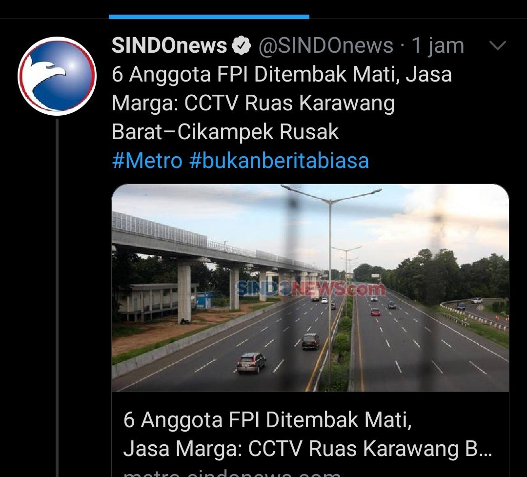 NenkMonica's tweet photo. Camera Pengawas yg ada di jalan tol terhubung ke penyimpanan di CPU. Meskipun Camera Pengawasnya di rusak seluruh kejadian kan sdh direkam, buka saja di CPU yg ada di Kantor Jasa Marga.
Apa mungkin anggota FPI merusak dulu CCTV sebelum melintas ?
Hebat ya !? https://t.co/hiUmg6vPzE