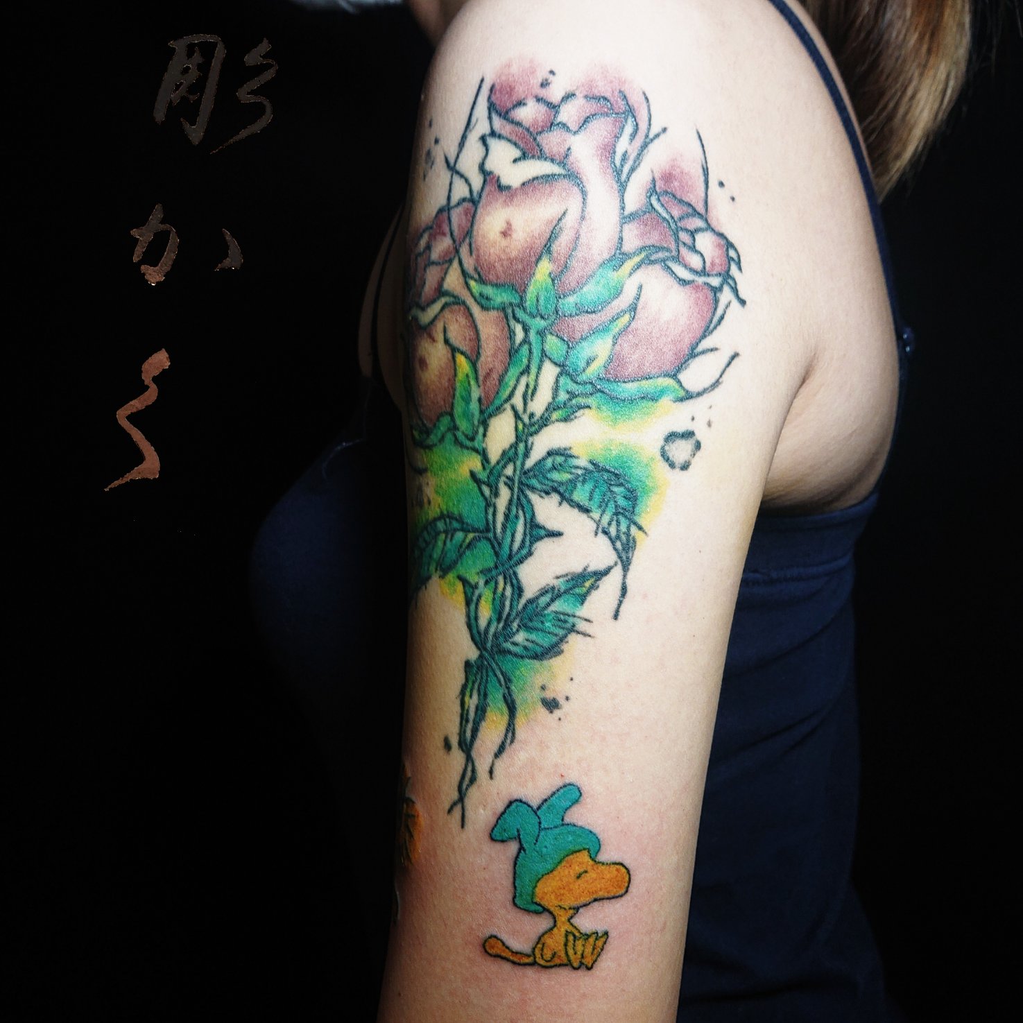 彫かく 埼玉 上尾 ウッドストック 前に自分が入れた薔薇の周辺に ウッドストックを4つ追加しました かわいぃ 艸 刺青 和彫り 洋彫り タトゥー Tattoo 埼玉 上尾 彫師 彫かく 大宮 浦和 さいたま市 川越 越谷 熊谷 川口 所沢