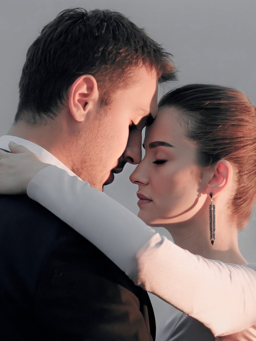 Dünya üzerinde tüm dizi çiftlerinin çekimi oldu bilin bakalım bir kimin olmadı? 😪 Şu uyum, şu çekim, şu güzellik resmen harcandı, püüü Allah'ınızdan bulun!