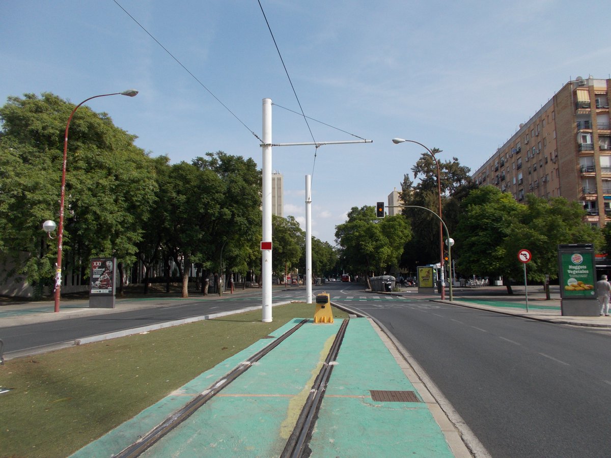 SOSterritorios's tweet photo. La ampliación del #Tranvía acabará con 489 #Árboles y una bella rosaleda.
En la #Sevilla de las #ColasDelHambre, #ColasDelParo y de la #PrecariedadLaboral, los escasos recursos deben destinarse a #LoSocial y no servir a #InteresesPrivados.
#NoMásDespilfarro #NoMásElefantesBlancos https://t.co/L9s6oCWMKs