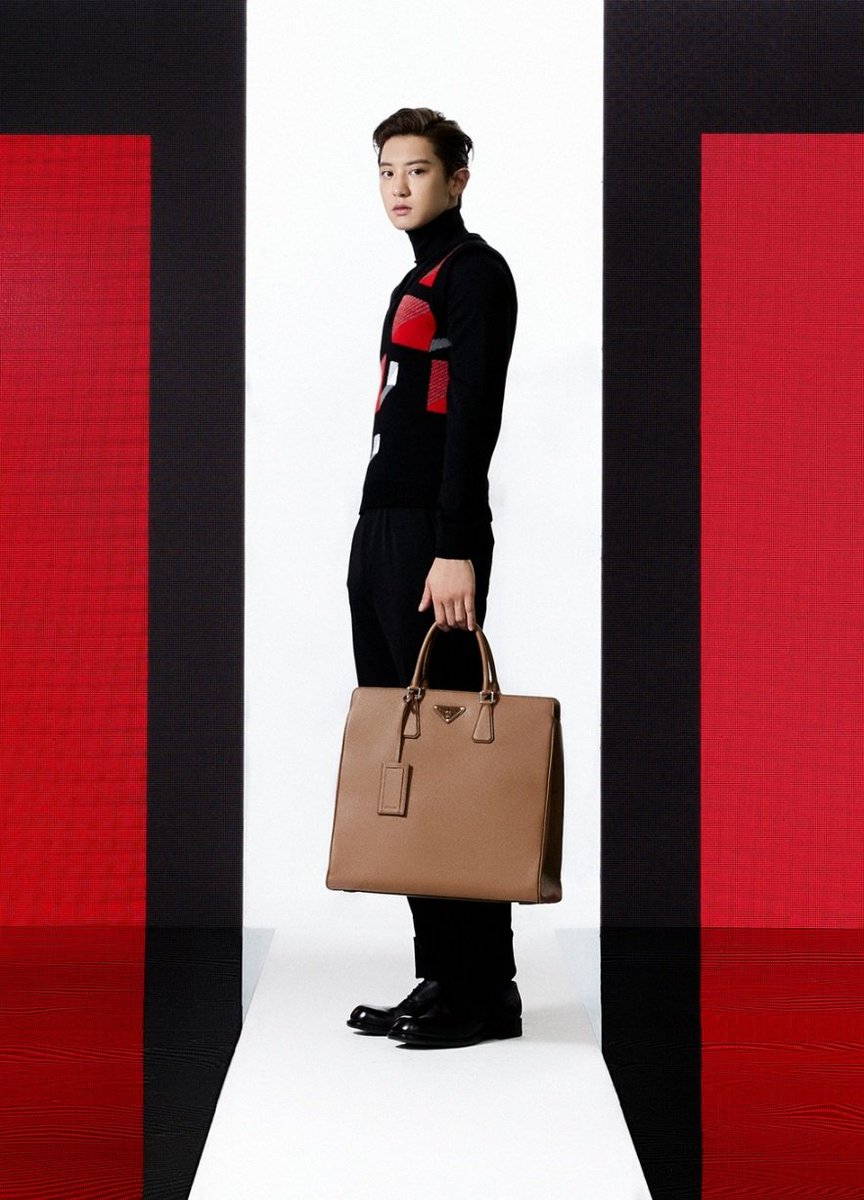 loeyspie's tweet photo. There truly can never be a boy more beautiful and prettier than Park Chanyeol ❤️
Our Prada Ambassador and Global Model for Linea Rossa FW20, musician Chanyeol Park ❤️❤️
#chanyeolxprada #PRADAXLOEY https://t.co/Mg5vr1csUm