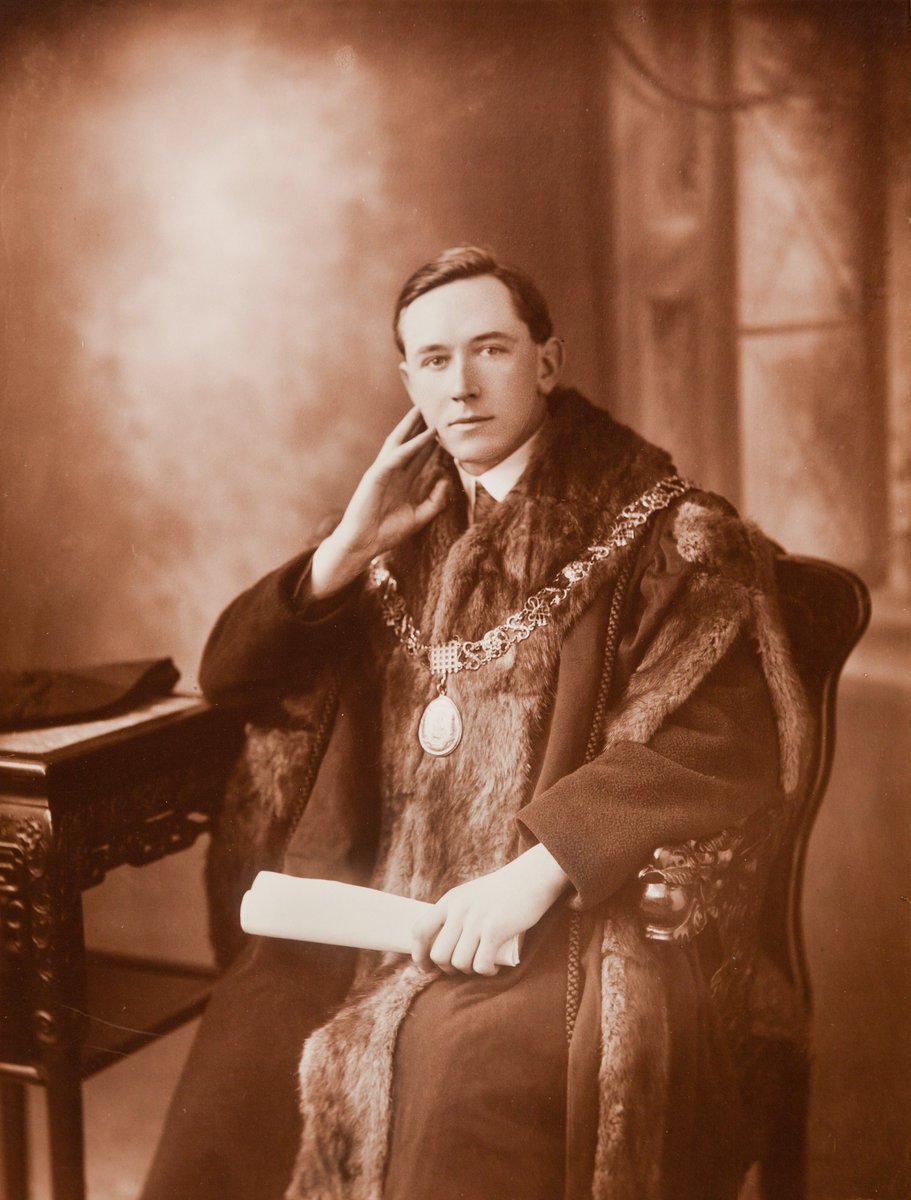 As the fire spread rapidly, Lord Mayor Donal O'Callaghan was summoned. Immediately, he called for assistance from other cities. In the early hours of Sunday 12 December, fire brigades from Dublin, Limerick and Waterford responded to the call.
