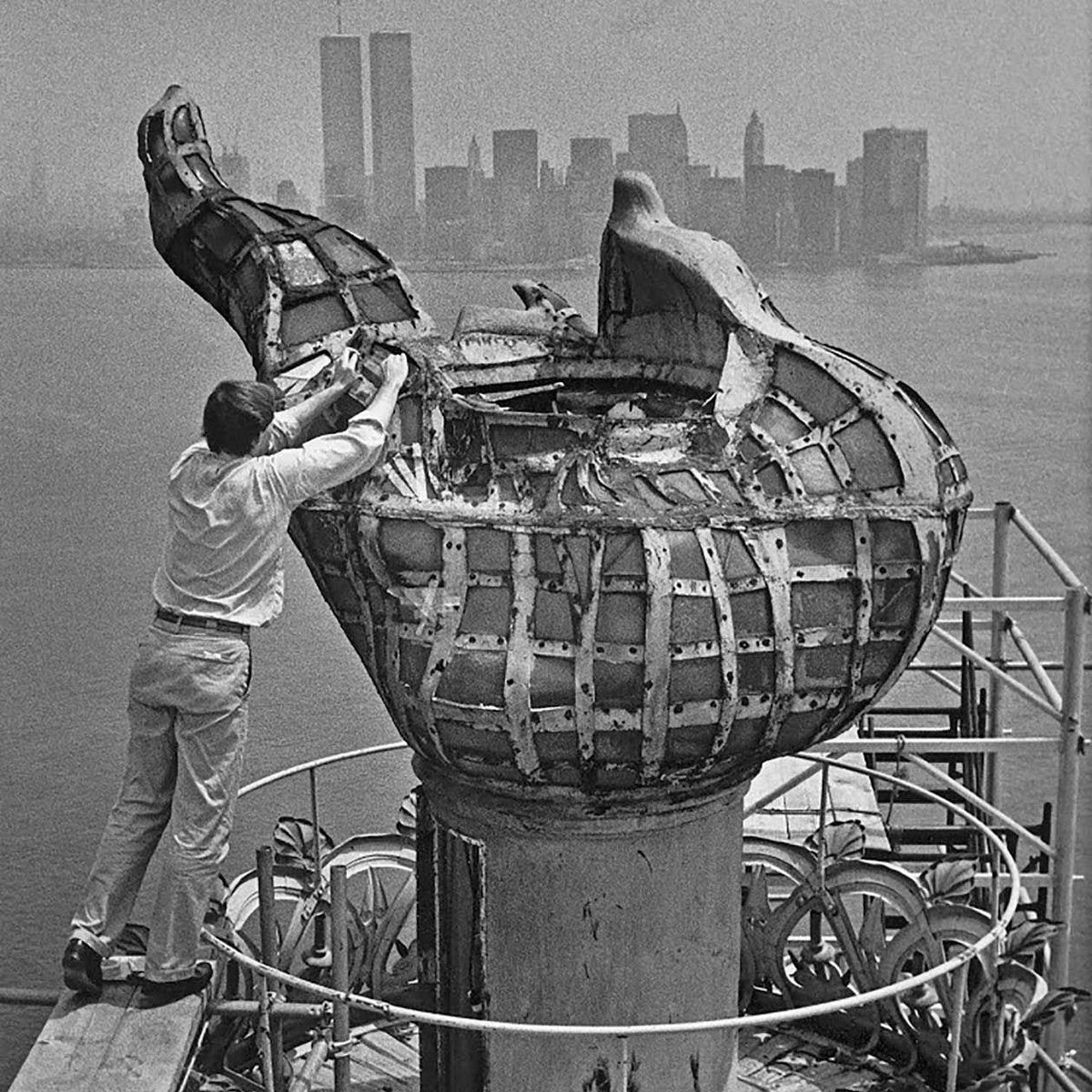 Retronaut HQ tweet media