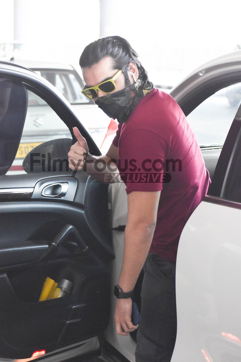 FilmyFocus's tweet photo. Energetic Star #Rampothineni Makes a Statement with a Quirky Mask as He's Spotted at The International Airport!!
#Ram #ActorRam #ismartShankar @ramsayz #RED #RedTheFilm #Airportlook #AirportDiaries #CelebSpotted #Filmyfocus https://t.co/282muioLkt