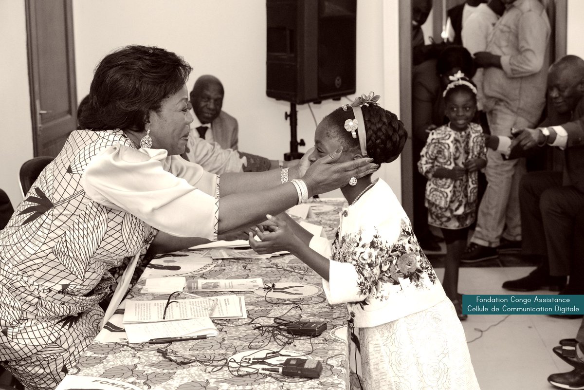 fca_org's tweet photo. Penser les droits de l'enfant, c'est panser d'avance les contusions du #Congo de demain, car les #enfants sont les fondements sur lesquels peut s'architecturer une vigoureuse #culture des droits #humains,garante du respect des droits les plus élémentaires des générations futures. https://t.co/RijbfF4uKN