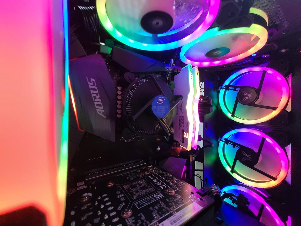 dpbitsofficial's tweet image. BUILD MANIA

Amazing client, amazing build ☺️

Thank you for trusting 
Dream PC Build and IT Solutions.

#AORUS #ZOTAC #IntelBuild #kingston #TForce #Deepcool #Seagate #dreampcbuild
