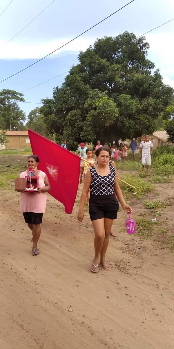 C_PingaPinga's tweet photo. O ORATÓRIO/QUILOMBO COCALINHO-MA/2020.
Procissão do Divino espírito santo da comunidade Quilombola Cocalinho.
MEMÓRIA: Quilombo Cocalinho
#ABYAYALADESPIERTA
#AMAZONFOREST
#Brazil
#Maranhão
#TierraLibre
#AguaLibre
#TerritoriosTradicionais
#festadodivino
#PingaPinga https://t.co/givXzeKxkk