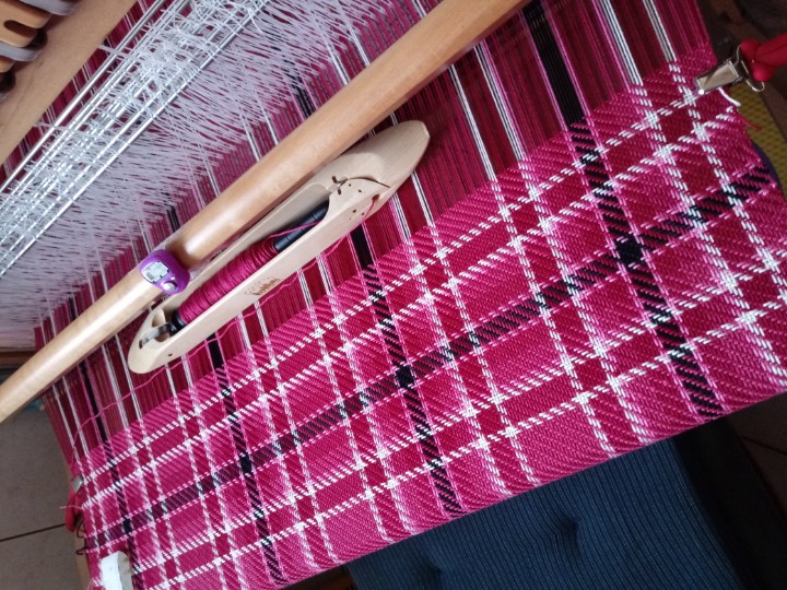 la_hungara74's tweet photo. Strawberry plaid... on my loom. :) #handwoven #Loomient https://t.co/4tRCzs8L14