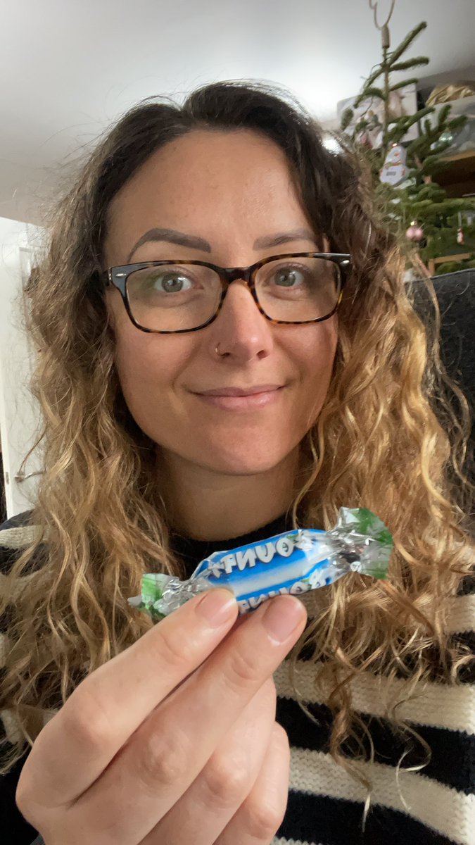fitcetera's tweet photo. Just here enjoying a Bounty from @UKCelebrations ... if anyone got an advent calendar and doesnโt want their Bounty chocs, please feel free to post them my way! #wantnotwastenot #thattimecelebrationsruinedchristmas https://t.co/CmzvVRZkhw