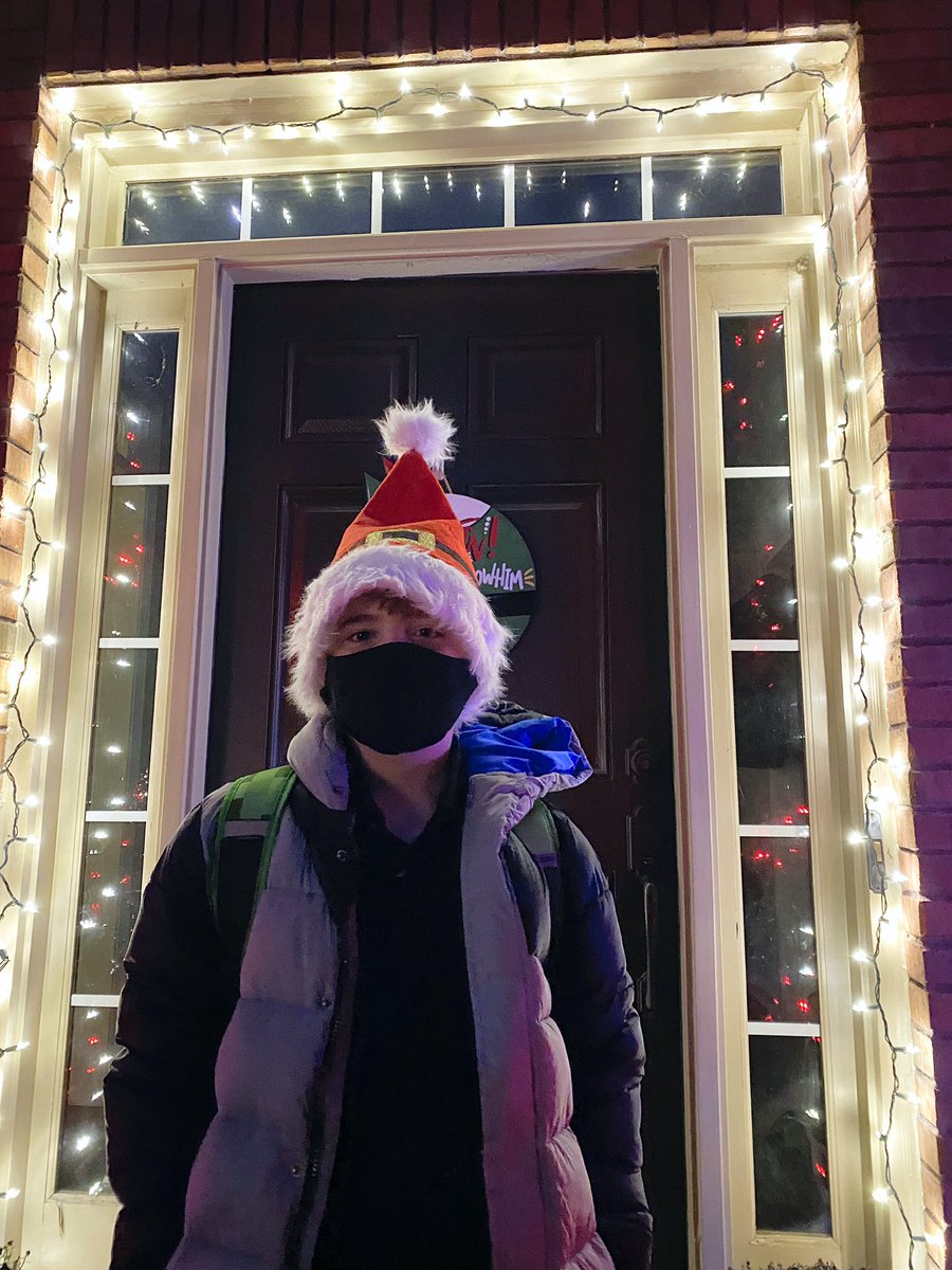 wanderlustsix's tweet photo. Holiday Head Gear day! A little sleepy this morning. 🎅🏻😴 @VaughanRockets https://t.co/0TUSz80ZFl