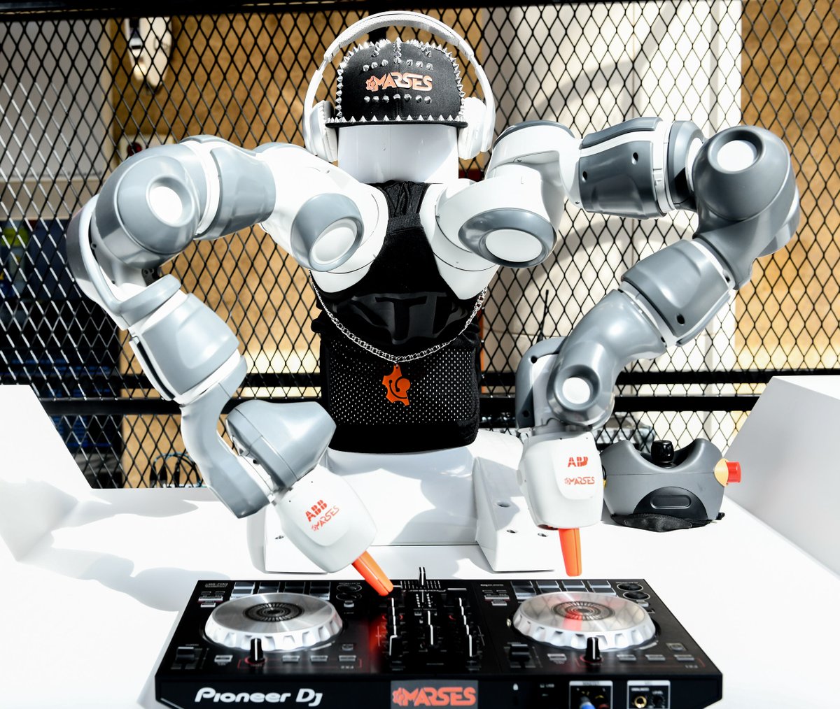 GITEX_GLOBAL's tweet photo. Let's give it up for YUMI π€ the #GITEX2020 DJ Robot & official sponsor of your favourite tunes! πΆ
Brought to you by MARSES for the first time in the region, the #AI-powered #robot delivers a floor-storming live set and incredible new mixes that could break into any chart! https://t.co/FKOINkG1f2