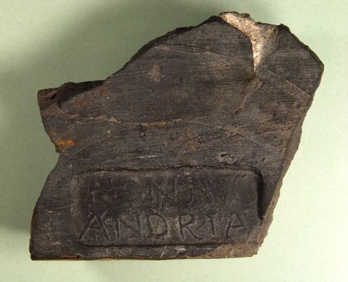 Shortly after it was published, Sussex solicitor Charles Dawson revealed that he’d found a complete version of the tile at Pevensey in 1902At a meeting of  @SocAntiquaries he exhibited the tile with the full textHON AVG ANDRIA #MuseumsUnlocked day 126: FORGERIES 3/7