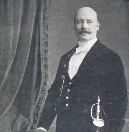Shortly after it was published, Sussex solicitor Charles Dawson revealed that he’d found a complete version of the tile at Pevensey in 1902At a meeting of  @SocAntiquaries he exhibited the tile with the full textHON AVG ANDRIA #MuseumsUnlocked day 126: FORGERIES 3/7