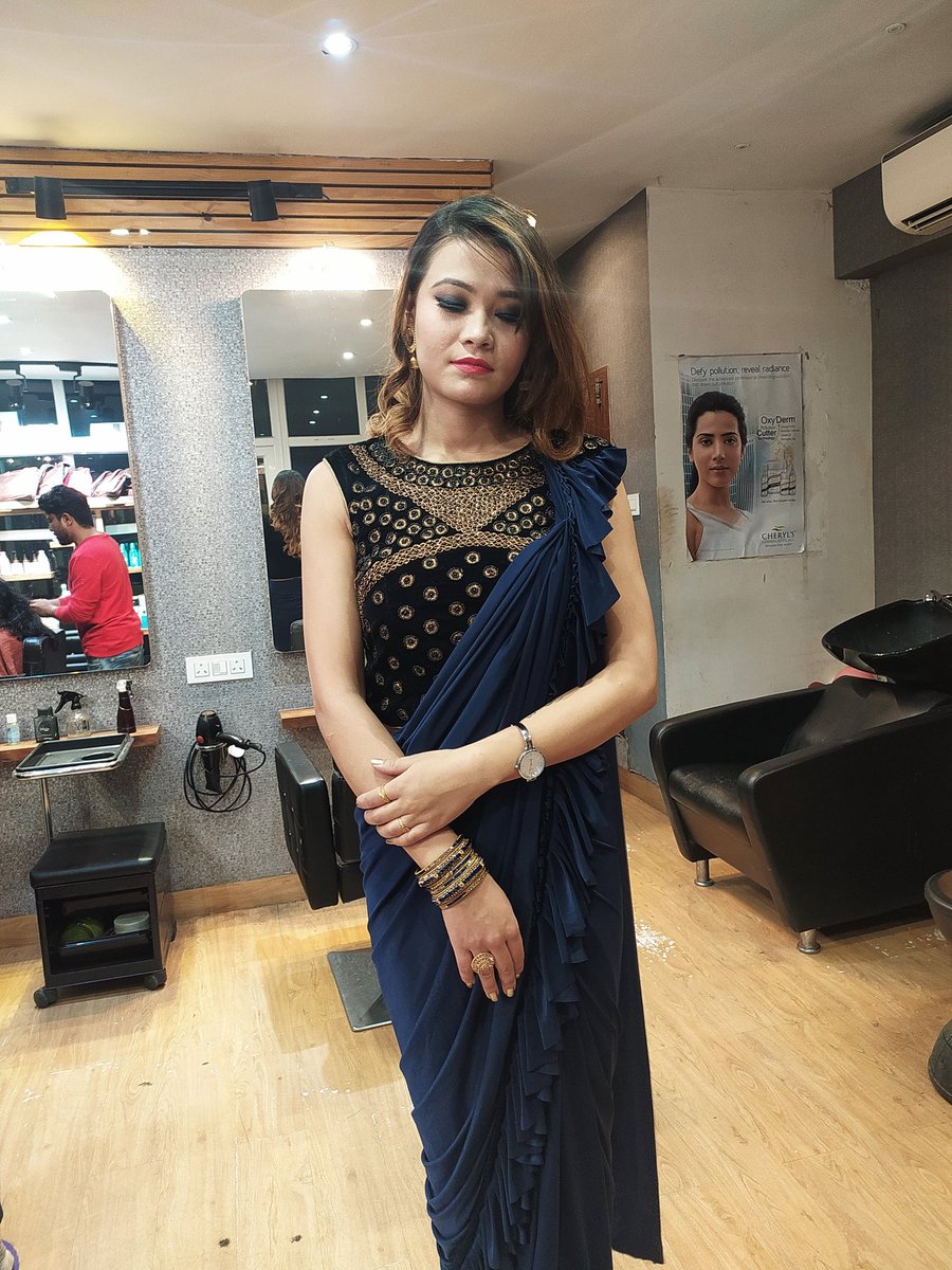 VivekVs30's tweet image. Damn looks stunning in her curls.  #haircutforcurlyhair #curlies #curlstyling #lovecurls #thickhair #haircut #thickhair #wedding #season #curlslover. #stunning #alsobesafe