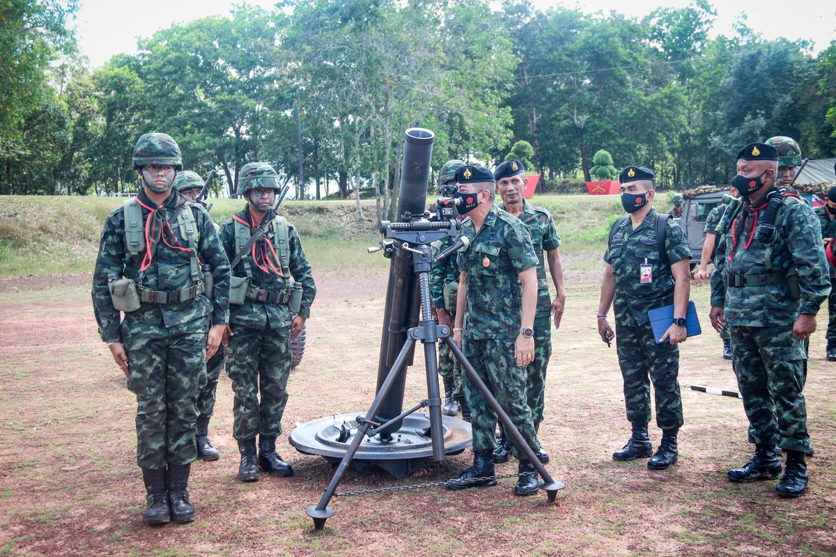 Army4PR's tweet photo. กองทัพภาคที่ 4 โดย ผบ.พล.ร.5 ในโอกาสเดินทางมาตรวจเยี่ยม ร้อย.ค.หนัก เพื่อเตรียมเข้ารับการตรวจสอบระดับกองทัพบก โดยได้เน้นย้ำการดูแลกำลังพล ความปลอดภัยระหว่างการฝึก รวมถึงเน้นย้ำการฝึกให้เป็นไปตามมาตรฐาน เพื่อเป็นขวัญและกำลังใจให้กับกำลังพล ณ สนามฝึก ร.15 พัน.1 อ.คลองท่อม จ.กระบี่ https://t.co/rLdx7S73SE