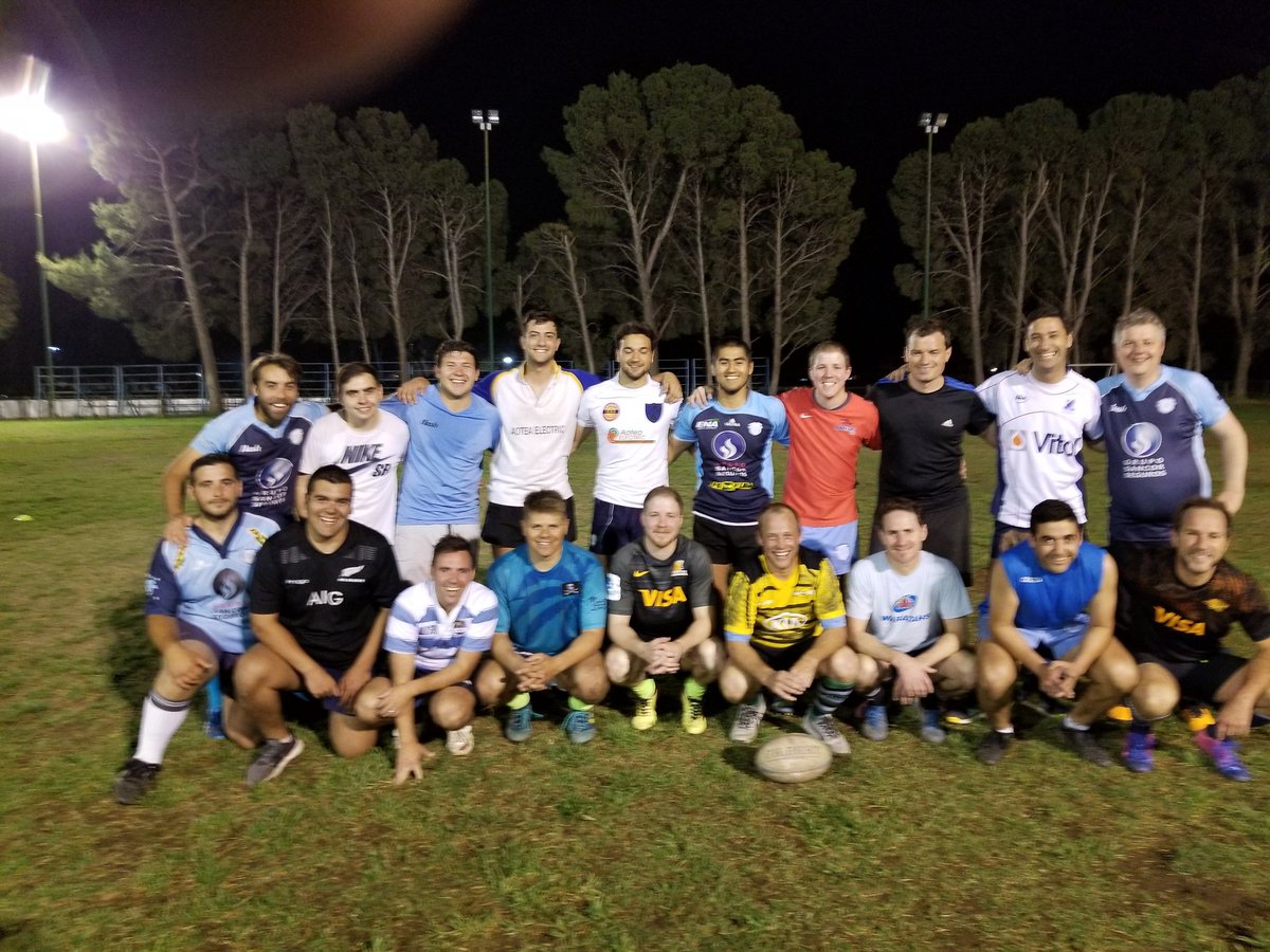 JOAQL's tweet photo. @RPSbrana @mazpiroz Jugadores, ex jugadores y padres...todos divirtiendonos con Touch Rugby allá por Nov-19 https://t.co/qzfkkroZU6
