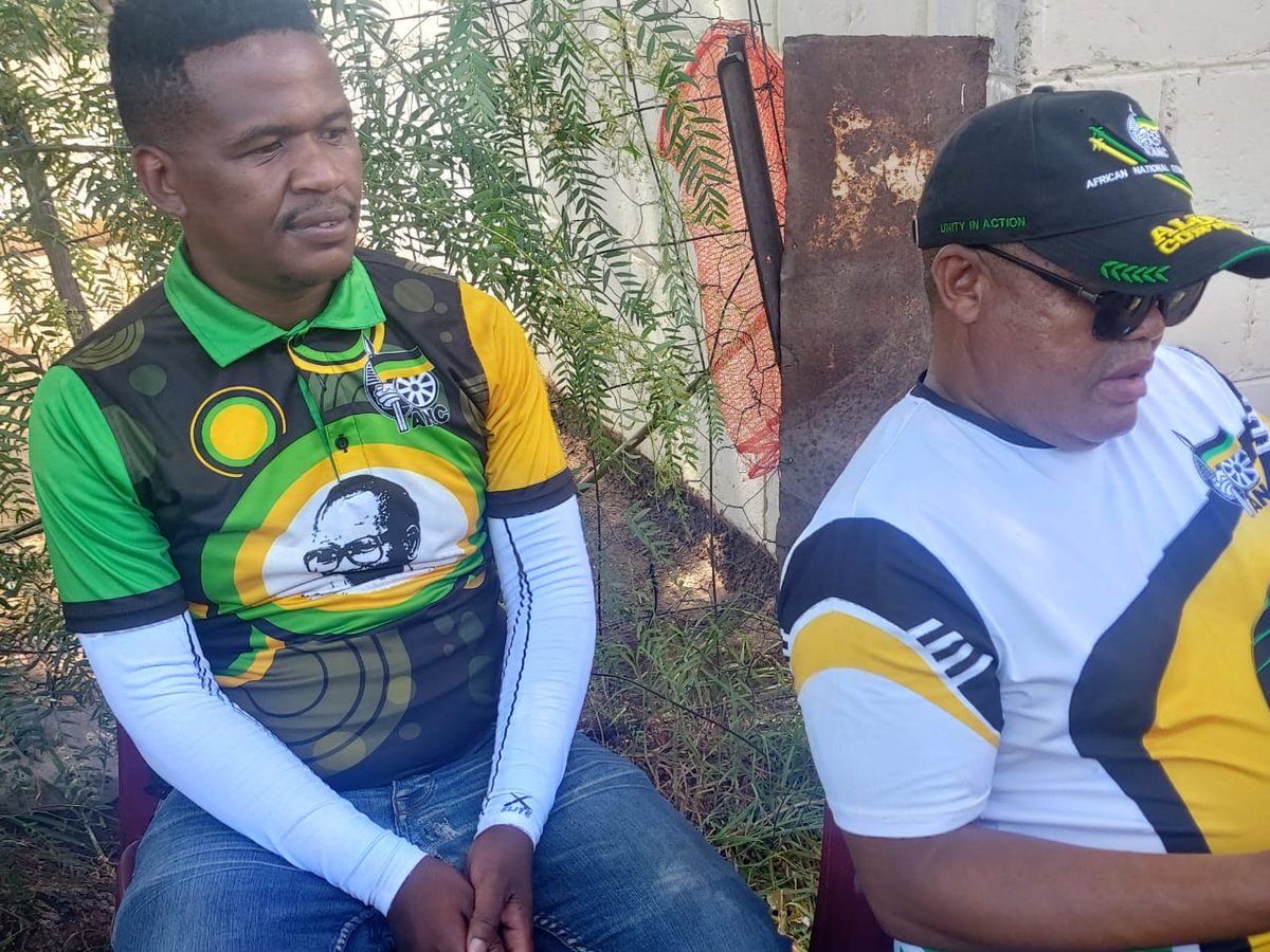 AncNcape's tweet photo. [In Pictures] Members of the National and Provincial Executive Committee of the ANC, have descended to Ward 3, in Hopetown ahead of the by-election which will take place on Wednesday, 9 December 2020.
#VoteANC
#DoNotForgetYourMask
🖤💚💛 https://t.co/bwKTiFYL2d