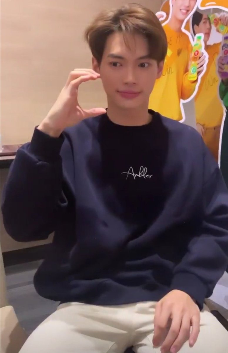 winsgiggles's tweet image. win said fans don't need to put a name on their gifts for them so they can borrow each other's this is why we saw win wearing both of the gifts fans gave to him and bright 😭 win really said what's p'bai's is mine and what's mine is p'bai's