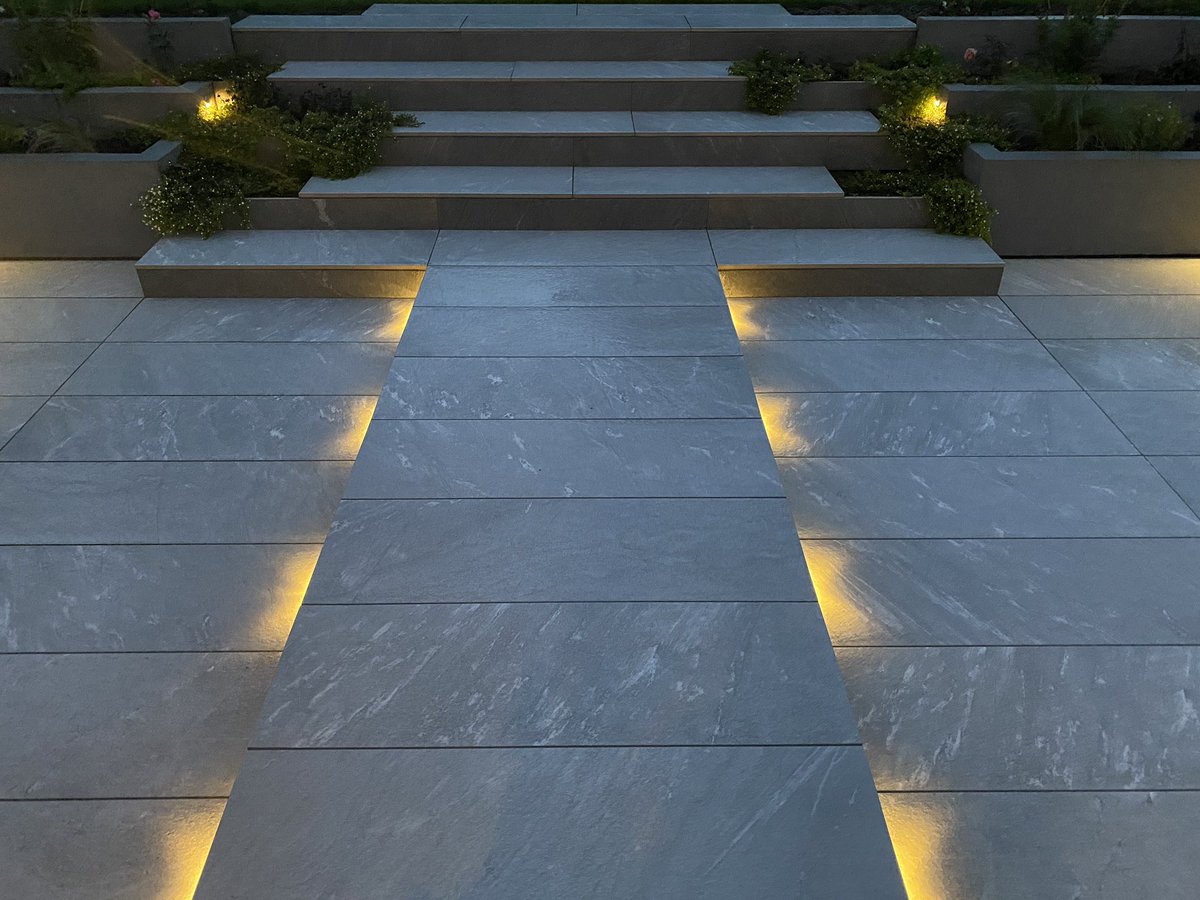 STEPS... designed by the very talented HC <a href="/CollinsHannahs/">Hannah Collins</a> 🧐 built by PB <a href="/pbsignature/">SIGNATURE LANDSCAPES</a> 🙃