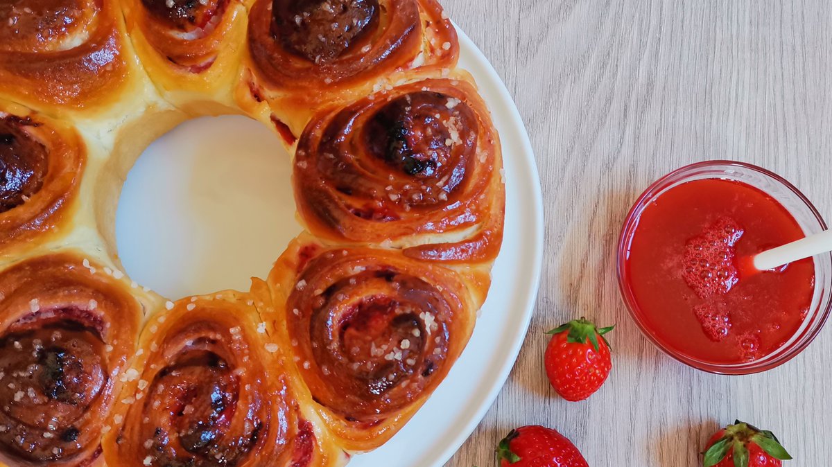 NutrioCookin's tweet photo. Brioches roulées aux fraises 🍓 https://t.co/XjZxiqQOr1 via @YouTube 
#brioches #recette #maroc #nutrition #fraise #strawberry #Cake #morocco #Europe #recipes #food #homemade #YouTube #Video #foodeli #desserts #cuisine #casablanca #blogger #blogging https://t.co/KEvxE9BzJB