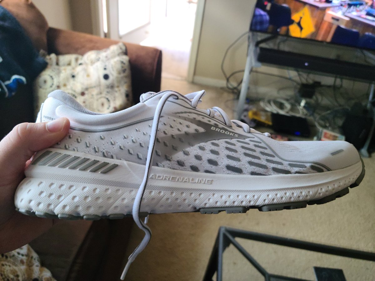 brooks shoes twitter