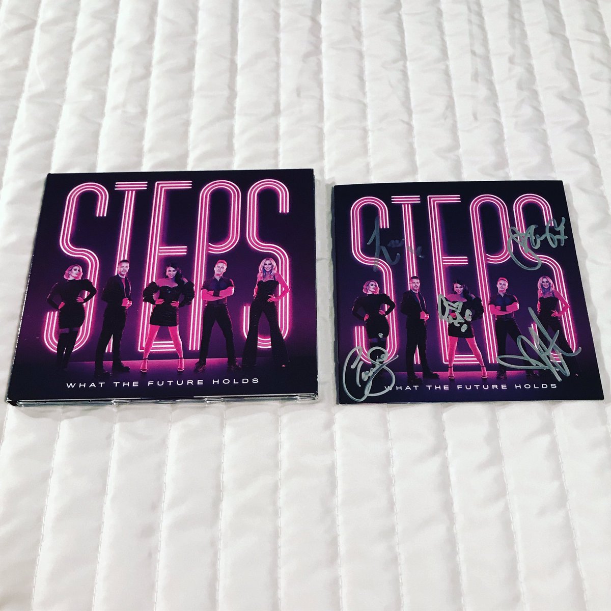 DennisAlexis84's tweet photo. I totally love the new Steps album "What The Future Holds". It's also one of the albums of the year for me. We need more poptastic music in this world. 💿
#Steps #StepsMusic #StepsGroup #WhatTheFutureHolds #LisaScottLee #ClaireRichards #FayeTozer #IanHWatkins #LeeLatchfordEvans https://t.co/ZF47lewq3X