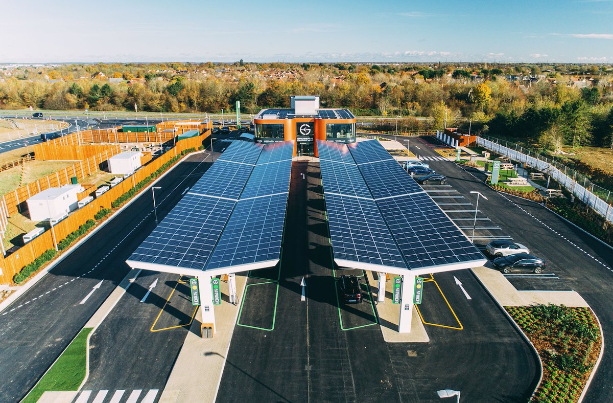 primetimeEV's tweet photo. . @GRIDSERVE_HQ : Drivers charging at the Electric Forecourt® will initially pay 24p per kWh of energy, currently the lowest ultra-high power charging rates on the market – a charge from 20% to 80% costs under £10 for an av-size electric vehicle. Remember #evoasis? #primetimeEV https://t.co/PEIcXU2EFw