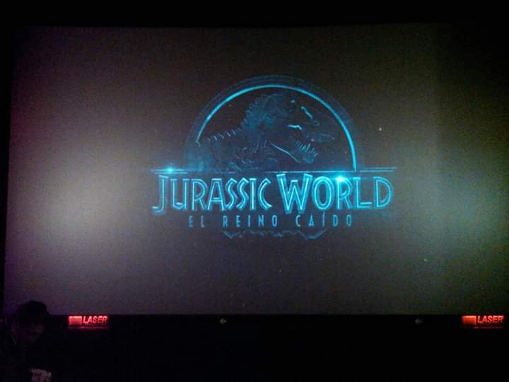 cosmomovies89's tweet photo. #Recuerdos Hace 3 años estuvimos presentes en el estreno del primer tráiler de #JurassicWorldFallenKingdom que curiosamente fue mostrado después de una función especial de #JurassicWorld :v

El estreno de la película sería 6 meses después pero nunca olvidaremos ese evento 🦖🙌 https://t.co/J3FswRkLOm