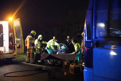 Slachtoffer bekneld na ernstig ongeluk op N834 bij Kerk-Avezaath..