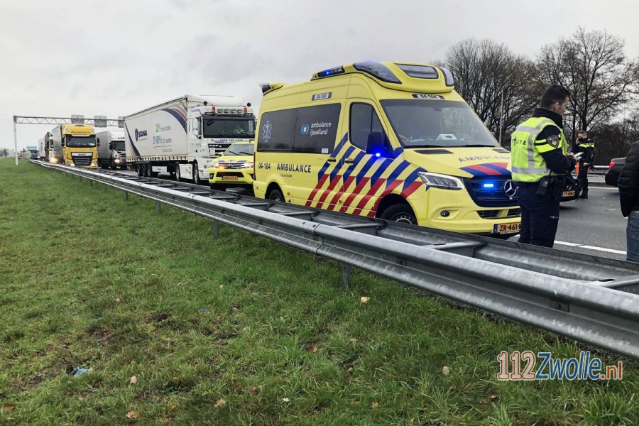 A28 tijdelijk dicht na ongeval bij Zwolle..