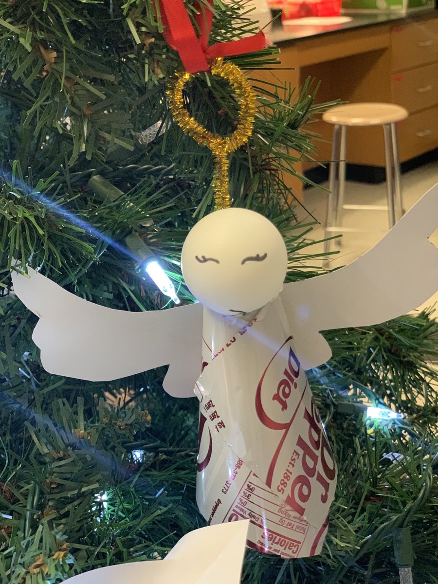 MrsHoangClass's tweet photo. Lovely Christmas ornaments made from recycle goods. It teaches the class to recycle, reuse, and reduce waste. Trash can be beautiful! ⁦@BrazosportISD⁩ ⁦@BwoodBucs⁩ https://t.co/Ak5IUtWCEf