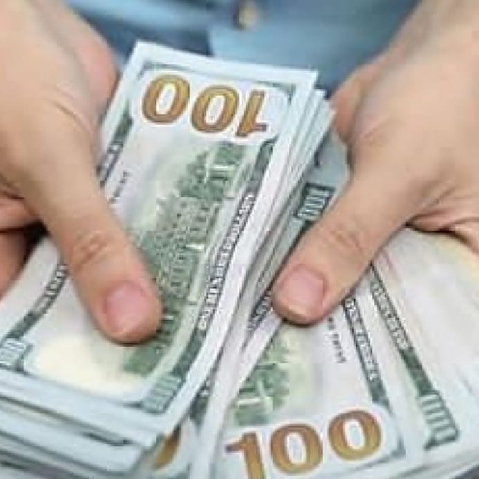 Invest in Bitcoin and earn good cash 
We now trade daily 
Dm on how to make $5000  in five business days