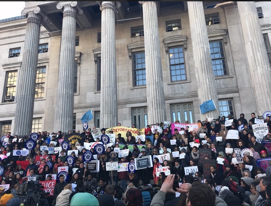 1/ 3 YEARS AGO TODAY, IDP joined legal service providers, advocates, allies, & immigrant NY'ers on the steps of the Brooklyn Borough Hall in response to the escalation in ICE's courthouse arrest practices. We're still fighting that battle today  #ICEOutofCourts  #ProtectOurCourts