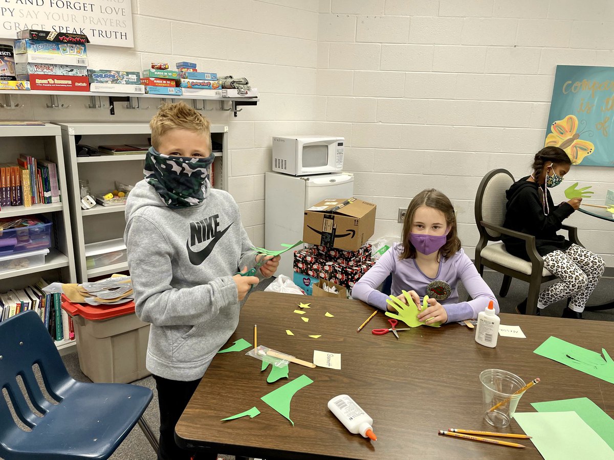 OconeeCoSchools's tweet photo. The Kindness Club at @RBESRockets is doing a great job decking the halls! 🎄#therocketsway #kisforkindness #makingornaments https://t.co/CFsNTjdoWQ