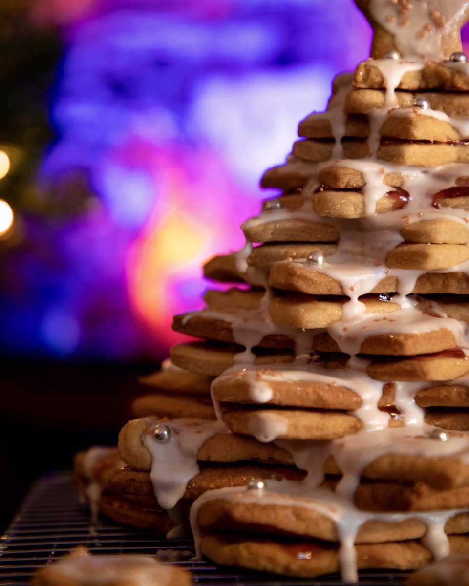 EamonYates's tweet photo. Baked a thing, liked the thing had to take some pictures of the thing to remind myself I can bake from time to time 😝 #baking #christmasbaking #christmascookies https://t.co/KHwWx381DL
