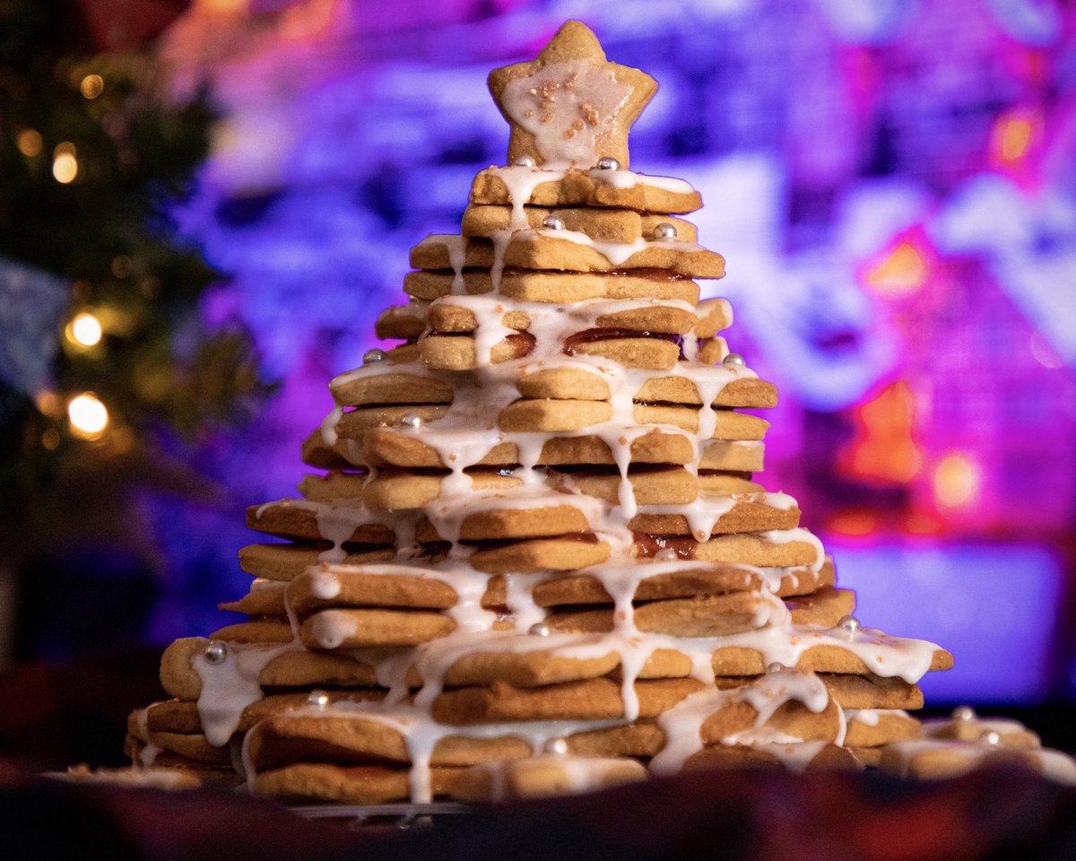 EamonYates's tweet photo. Baked a thing, liked the thing had to take some pictures of the thing to remind myself I can bake from time to time 😝 #baking #christmasbaking #christmascookies https://t.co/KHwWx381DL