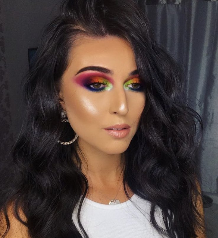 Sophie_Davisx's tweet photo. Please please can everyone RT this 🙏🏽 I’m trying SO hard to get recognised for something I love doing but Instagram is awful atm 😭 one RT may go a long way 🤷🏽‍♀️ ig: sophiedavismakeup https://t.co/kFDIGdDTMx
