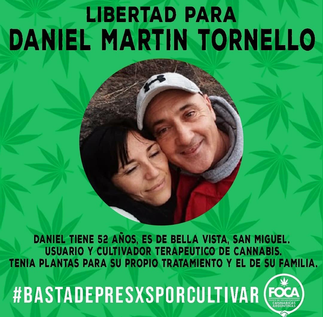 laresacadaposta's tweet photo. Este señor es el que llamaron cara de cannabis por una máscara. Está preso por el accionar represivo del carapintada Berni. #Atroden https://t.co/8HbzzRZgzJ