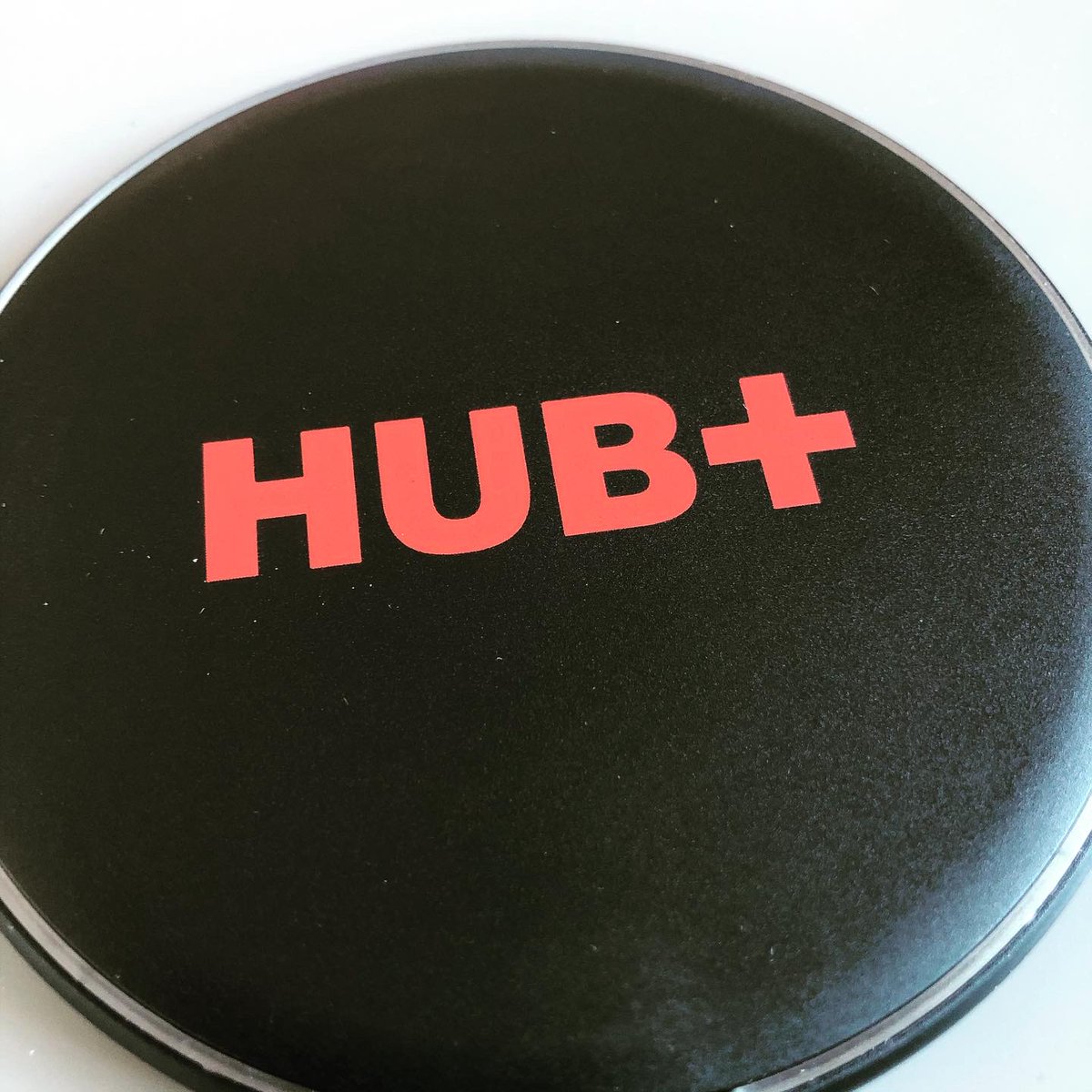 ahung's tweet photo. I'm hella pumped by what I received in my @HUB_Inc #HubPowerBox ! #HubPowerBoxSponsor #WomenSupportingWomen #hubpowersummit @FitYourStyle #hubinc Using the privacy slider now🤫🙈 &amp; my phone is on the wireless charger! #connections #privacy #camera #slider #entrepreneurs #women https://t.co/jAePKSMimh