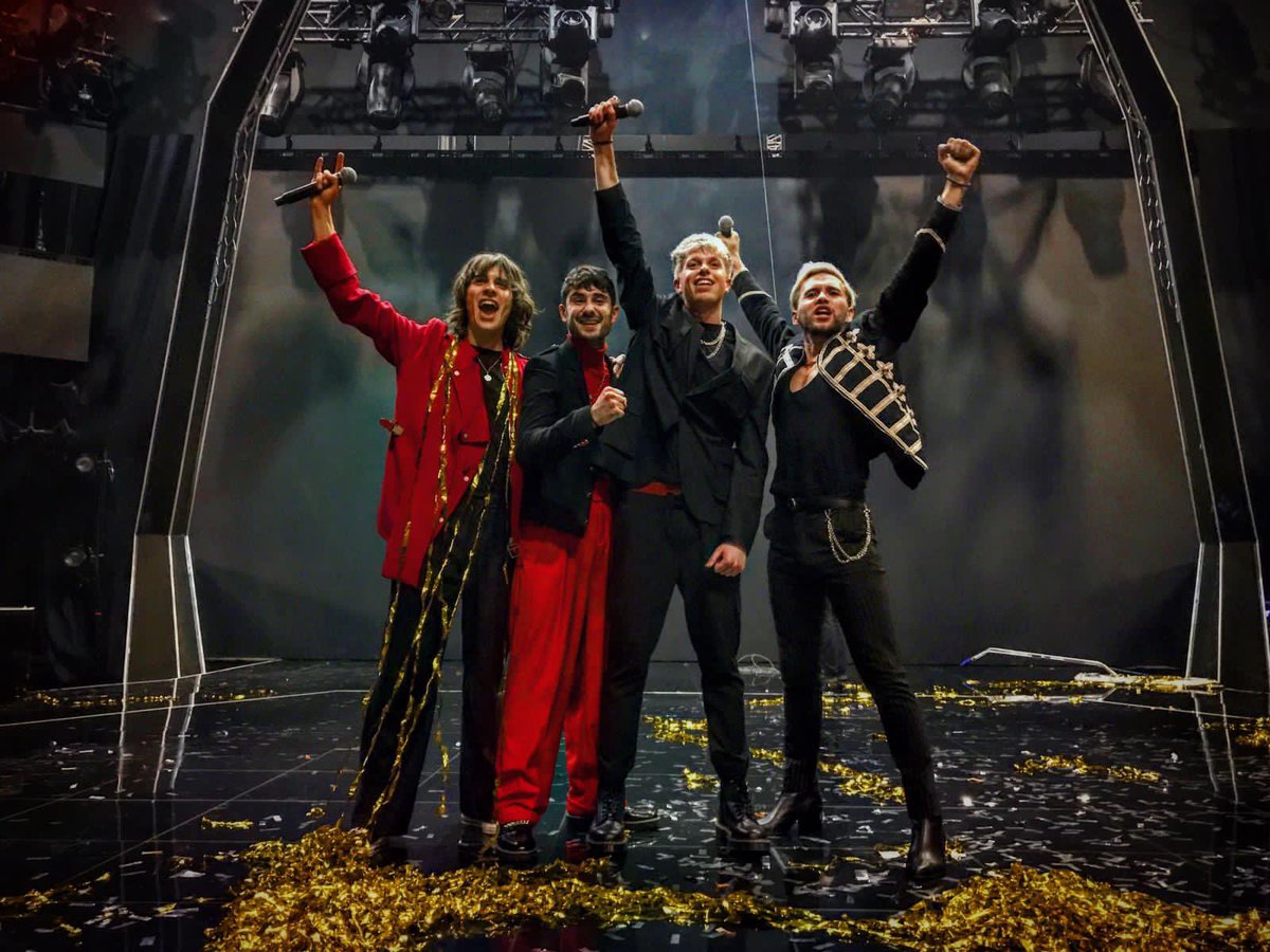 SinceSeptember's tweet photo. It’s been a whole MONTH since the final of @LMTheSearch! Can you believe it? What was your favourite memory of the show?! This has to be ours...🎉 https://t.co/ygwj6kqKQR