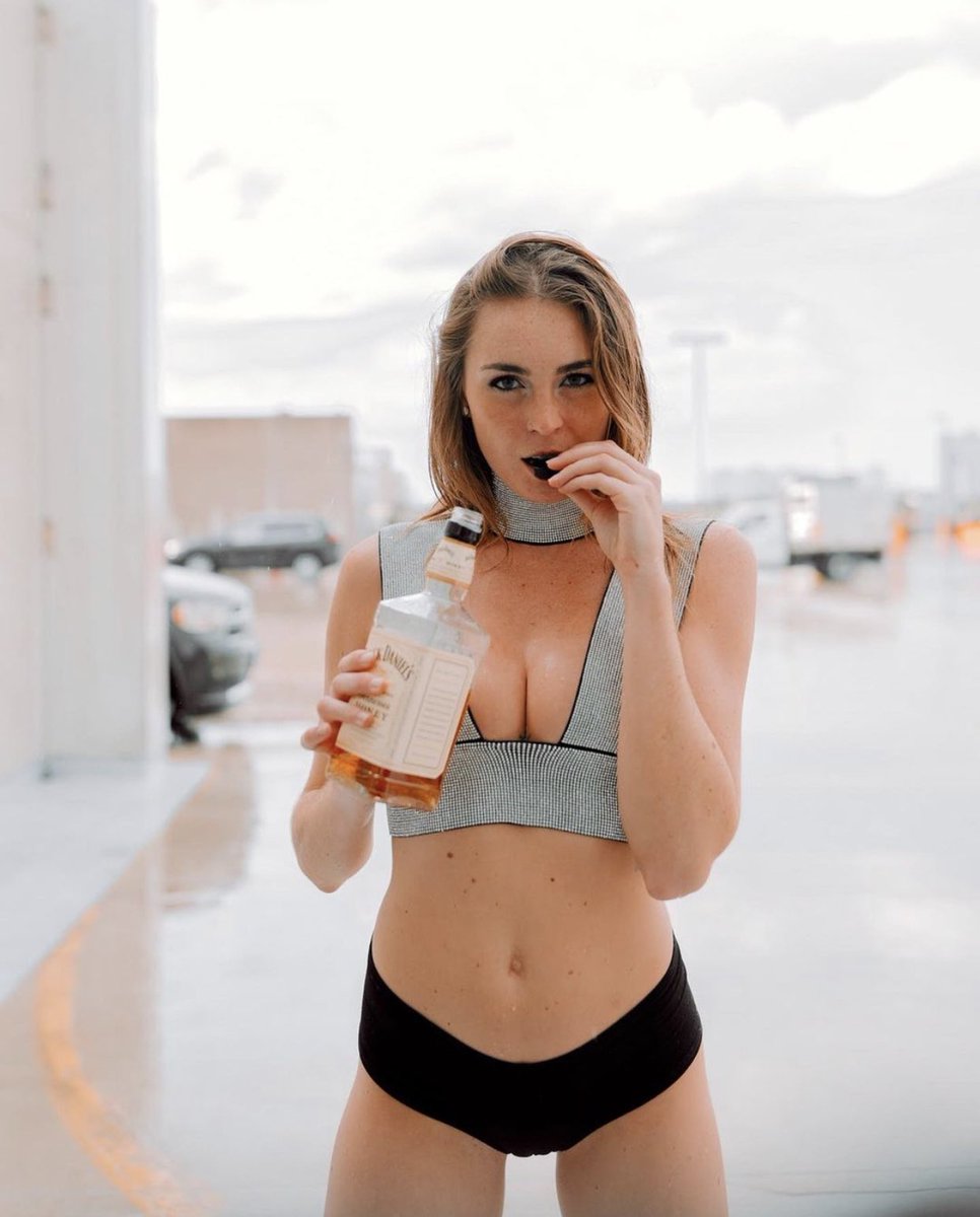 TaylorN53659472's tweet photo. ~She was beautifully out of place
~Sometimes I believe she intended to be
~Like the moon during the day~
#happy #portrait #MondayMotivation #Like #comment #1yearofadoreyou #aesthetic #photooftheday #rooftopphotos #vogue #happiness #Trending #Chicago #model #fashion @Joze_Whoa 📸 https://t.co/nMXvW6PjSG