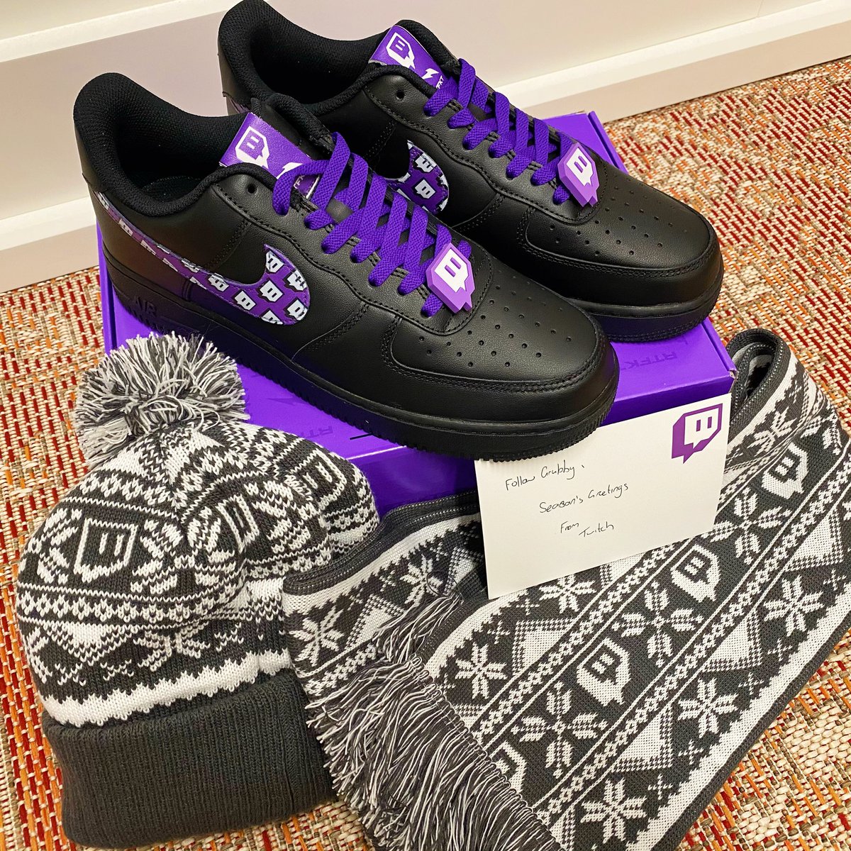 followgrubby's tweet photo. How awesome is this Twitch-Nike sneakers?! Feel so privileged to receive another cool package from Twitch. Twitch branded sneakers, scarf and hat to keep me warm during this winter season! ❄️
#bleedpurple #thankyou #twitchtv #followgrubby #twitchstreamer https://t.co/hDTXj1ZQKn
