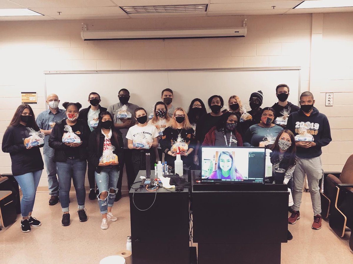 PfwStars's tweet photo. Happy Holidays!🎄

Our 2nd annual Starsgiving/Starsmas may have looked different this year, but nevertheless it was more than a sucess! 💫

Thank you @purduefortwayneadmissions for making it one too remember and everything that you do! 🤍🖤💛 https://t.co/Dc6ktqq6pY