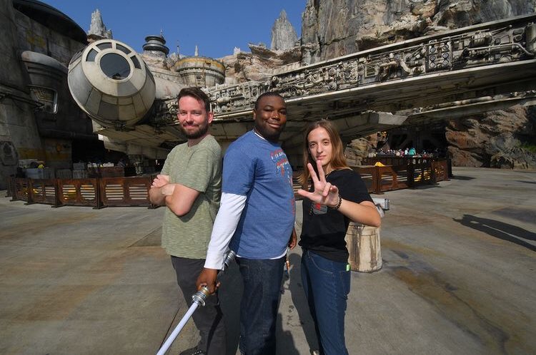 AshleyVRobinson's tweet photo. Last year I got to visit #Battu with friends, read @KevinShinick 's awesome #ForceCollector & meet Baby Yoda. This year, not so much. What is your happiest #StarWars memory, Padawans?
I'm wearing @HeroWithinInc ! https://t.co/zD3QcGqxsR