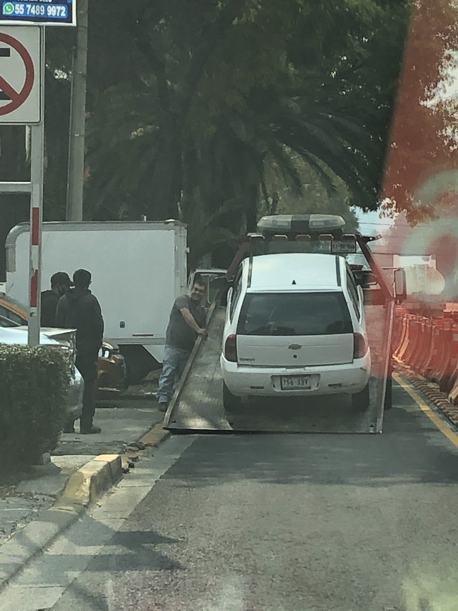 ximhi's tweet photo. Solo un carril en Cuahutemoc y lo obstruye una grúa @UCS_GCDMX @Claudiashein  @072AvialCDMX @BJAlcaldia https://t.co/MVnRiLzhaJ