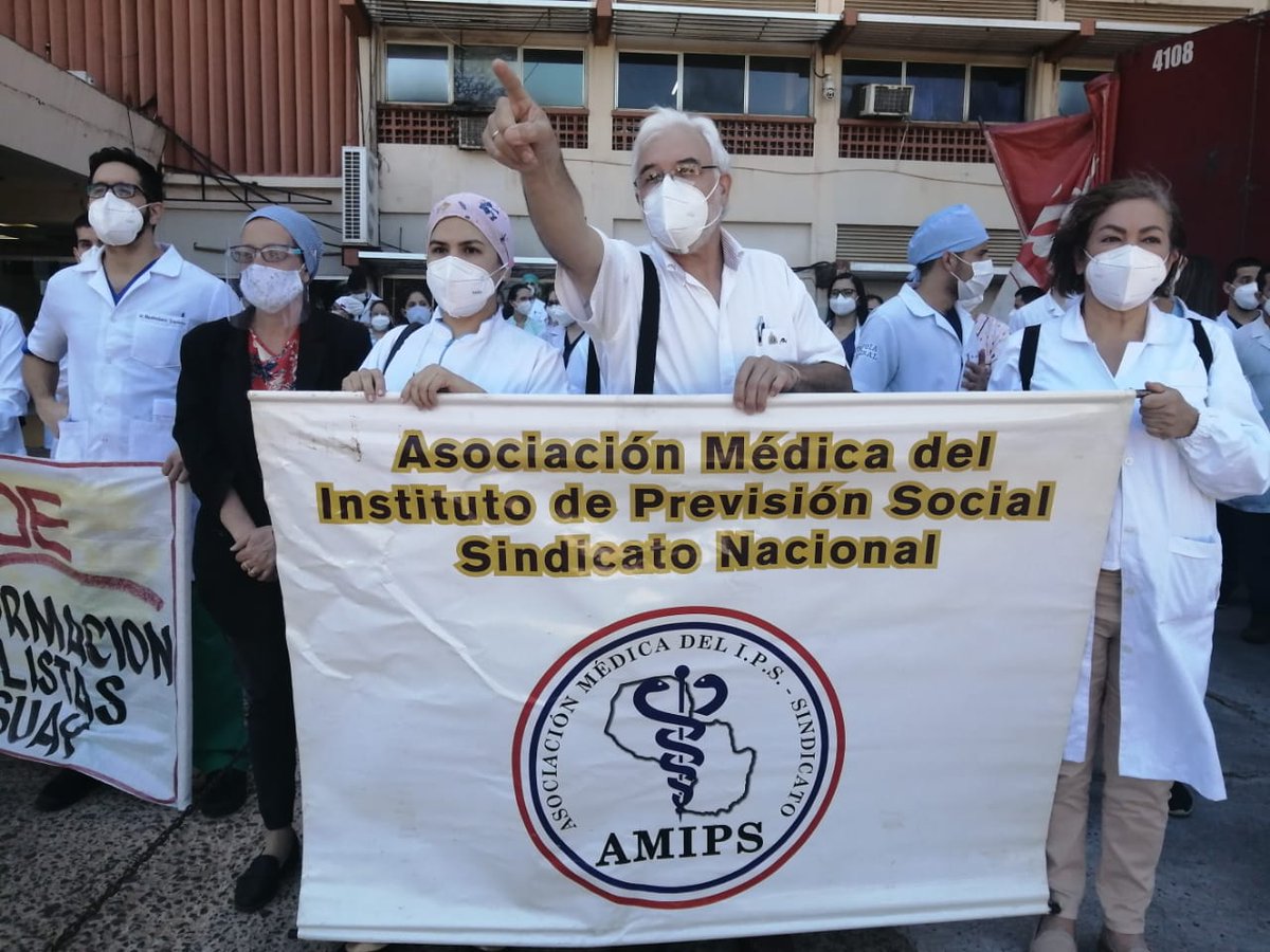 AmipsPy's tweet photo. Nos movilizamos ante grave dictamen de @IPSParaguay que atropella la #CN y precariza los derechos laborales básicos.

Autoridades de IPS no buscan diálogo pero si buscan degradar la resistencia médica, convirtiendo a profesionales de la salud en cuasi esclavos. https://t.co/yOZMA2ninS