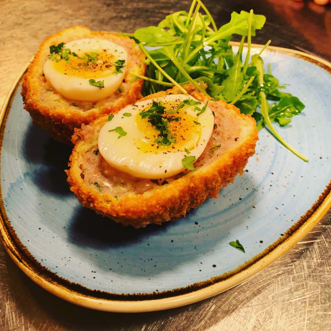 A new addition to our menu this week - A substantial meal for £1.50
Enjoy it with a drink @gk_pizza_bar 

#greenwich #gkpizzabar #scotchegg #substantialmeal #greenwichpeninsula