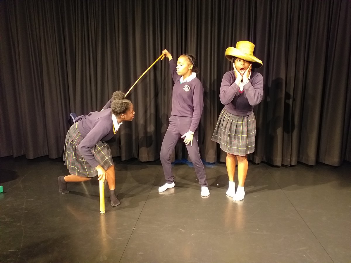 LaRetraiteSW12's tweet photo. Our Year 10 #Drama students have performed excellent renditions in this term's assessment for "Commedia Dell Arte" - very engaging and entertaining, well done! #Year10 #FiercelyAmbitious #FormidableTalent https://t.co/5zAIB7ewgV