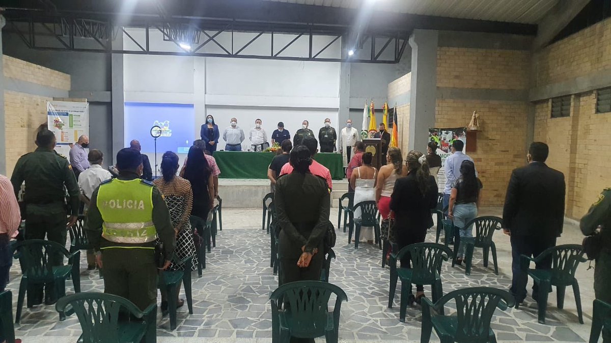 UniversidadUNAD's tweet photo. #UNADZona Así se llevó a cabo el acto de clausura de la capacitación tecnológica realizada a líderes comunitarios y comunidad en general en el que 112 personas recibieron su certificado de cumplimiento en las diferentes comunas y corregimientos de la ciudad de Ibagué.👏🏻 https://t.co/cTiQsTZi0R